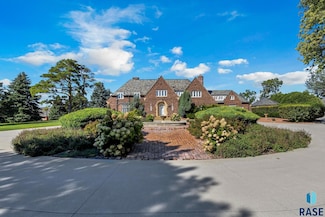 1 W Penmarch Place, Sioux Falls, SD 57108