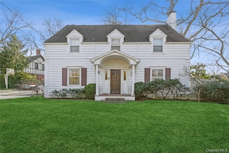 180 Longwood Crossing, Lawrence, NY 11559