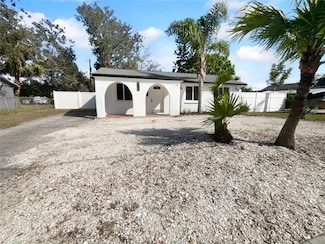 913 27th St E, Bradenton, FL 34208