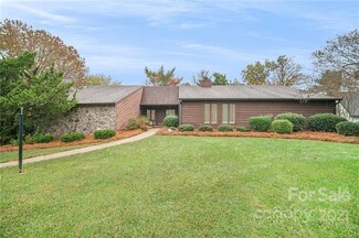 8001 Rising Meadow Rd, Charlotte, NC 28277