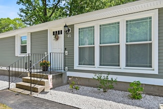 49 Anson St, Chicopee, MA 01020