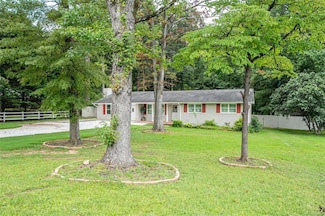 628 Creek View Dr, Lawrenceville, GA 30044