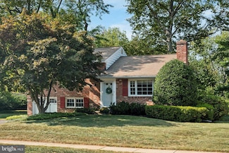 319 Landsende Rd, Devon, PA 19333