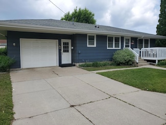 130 Chestnut St E, Annandale, MN 55302