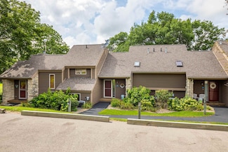114 E Point Dr, Galena, IL 61036