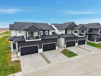 106 NE Country Meadow Ln, Ankeny, IA 50021