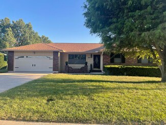 820 E Rea St, Marshall, MO 65340