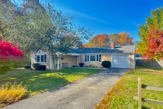 21 Silver Ln, Hyannis, MA 02601