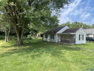 48 W Village Cir, Augusta Springs, VA 24411