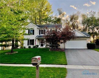 814 Weatherstone Rd, Holland, OH 43528