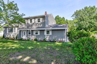 11 Hutchinson Dr, Port Monmouth, NJ 07758