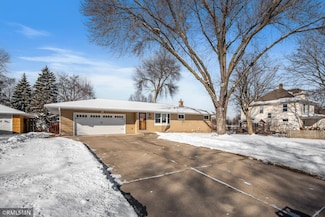2741 Woodbridge St, Saint Paul, MN 55113
