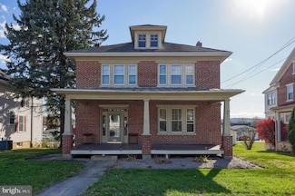 244 W Market St, Hallam, PA 17406