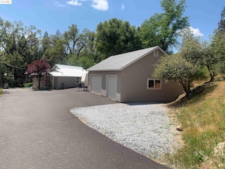 17250 Burford Ln, Soulsbyville, CA 95372