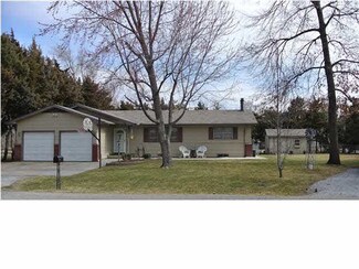 5900 N Palm Ln, Wichita, KS 67204