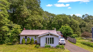795 Hill St, Hamden, CT 06514