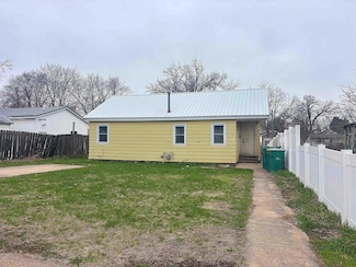 604 4th St SE, Independence, IA 50644