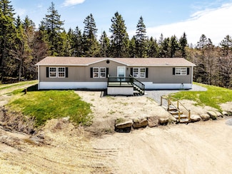 18 Evergreen Ct, Stonington, ME 04681