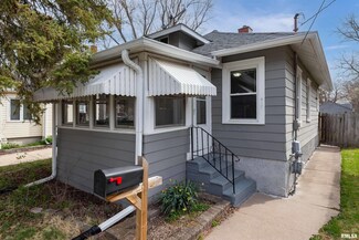 417 9th St, Silvis, IL 61282