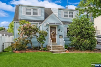 60 Palisades Ave, Bergenfield, NJ 07621