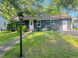 2827 Edgewood Dr, Pine Bluff, AR 71603