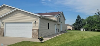 3334 10th St S, Moorhead, MN 56560