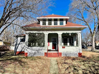 416 E 5th St, Yankton, SD 57078