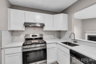 2609 Lighthouse Ln, Parlin, NJ 08859