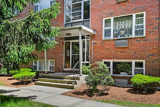 1105 Lexington St Unit 102, Waltham, MA 02452