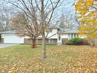7266 Ippolito Ln, Demotte, IN 46310