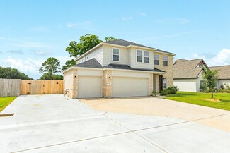 553 Green Meadows Dr, West Columbia, TX 77486