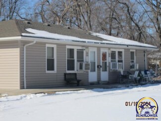 825 SE 14th St, Topeka, KS 66607