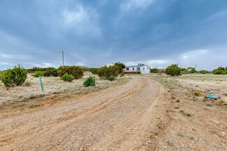 26 Phillips Rd, Moriarty, NM 87035