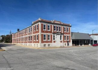 527 S Main St, Carthage, MO 64836