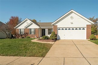 972 Keeneland Rd, Florissant, MO 63034