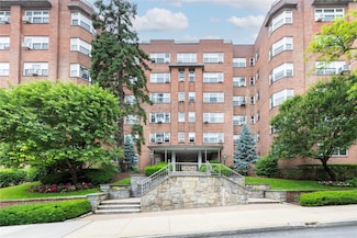 235 Garth Rd Unit B3E, Scarsdale, NY 10583
