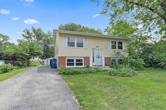 1011 Mark St, South Elgin, IL 60177