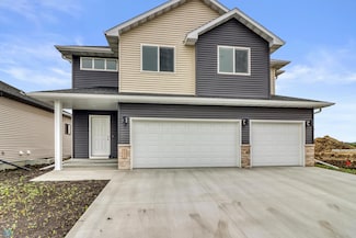 6652 32nd St S, Fargo, ND 58104