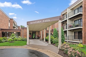 4 Pine Tree Dr Unit 223, Arden Hills, MN 55112