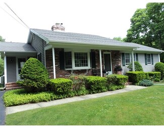 21 Manchester Ln, Acushnet, MA 02743