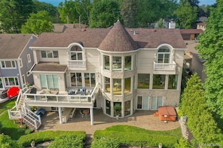 4990 Sherwell Dr, Waterford, MI 48327