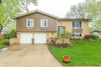1073 Oakwood Ct, Schaumburg, IL 60193