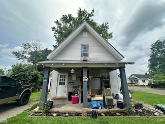 9 E Liberty St, Greencastle, IN 46135