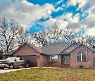 137 Stonebrooke Dr, Marshfield, MO 65706