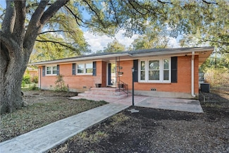 2416 N 49th St, Waco, TX 76710