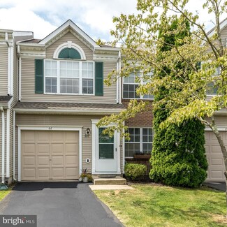 44 Honey Locust Ln, Newtown, PA 18940
