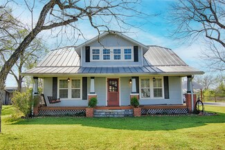 800 S Main St, Hallettsville, TX 77964