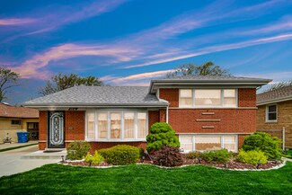 4816 Oak Center Dr, Oak Lawn, IL 60453