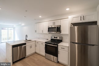36 N 40th St Unit 4, Philadelphia, PA 19104