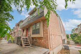 2003 Place Rebecca Ln Unit E9, Houston, TX 77090